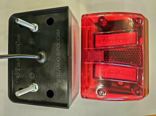 Фонарь освещения номерного знака с дополнительным габаритом красный  10-30В, размер 110х80х55мм    NEW 