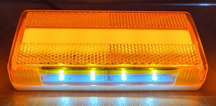 Фонарь габаритный 143 красный универсальный  с неоновым маркерным светом  и с нижней белой  подсветкой 24В